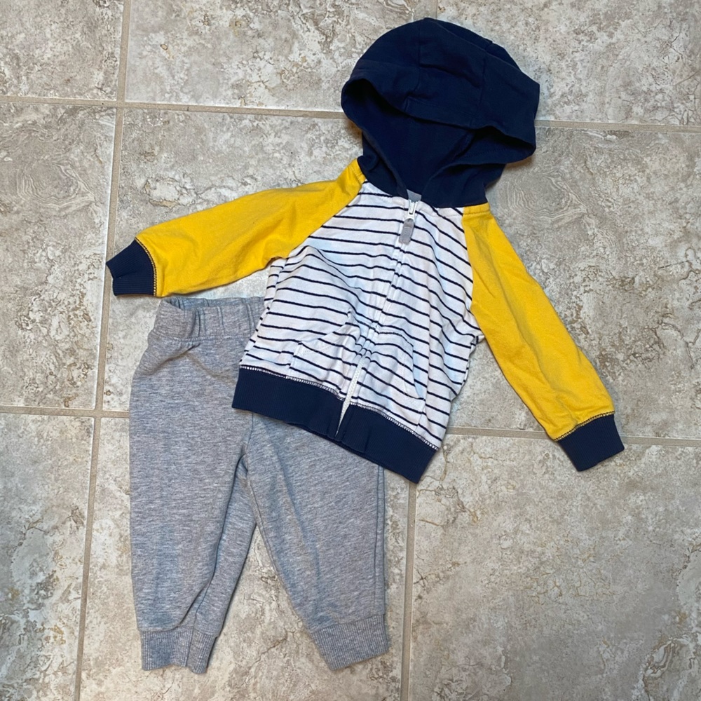 Carter’s Baby Sweatsuit Outfit
